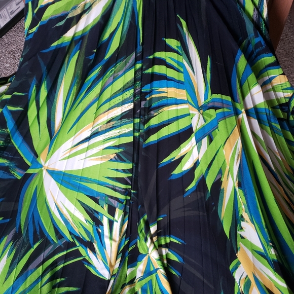 DB Established dress - Picture 3 of 4